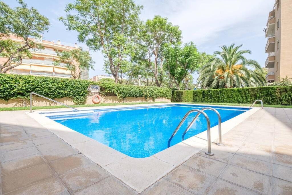 סאלו Apartamento En Complejo Residencial, Con Piscina. מראה חיצוני תמונה
