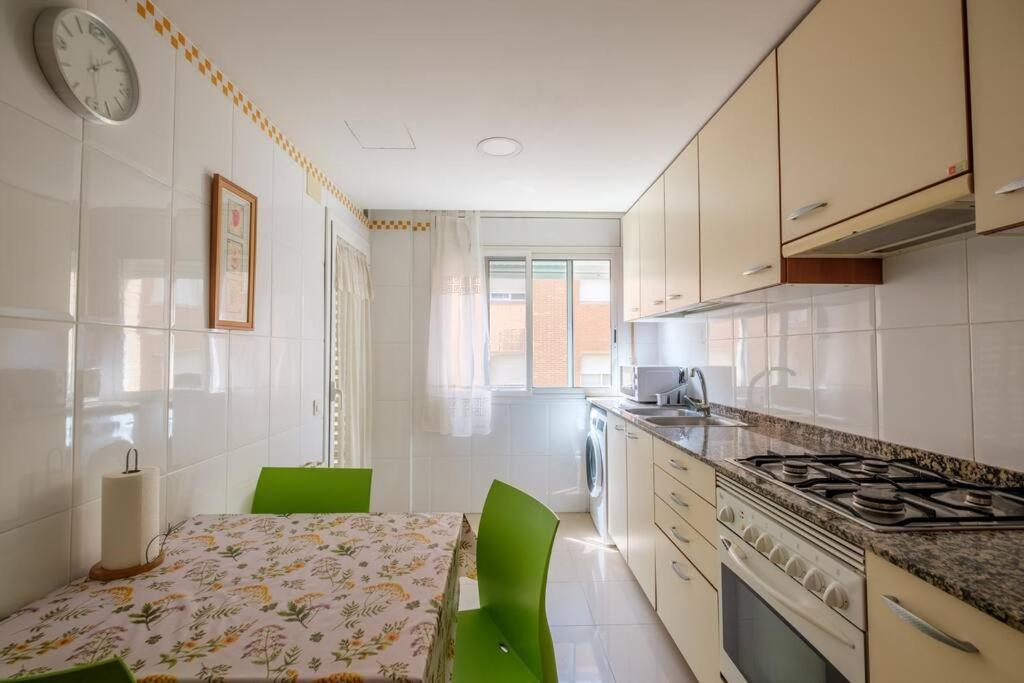 סאלו Apartamento En Complejo Residencial, Con Piscina. מראה חיצוני תמונה