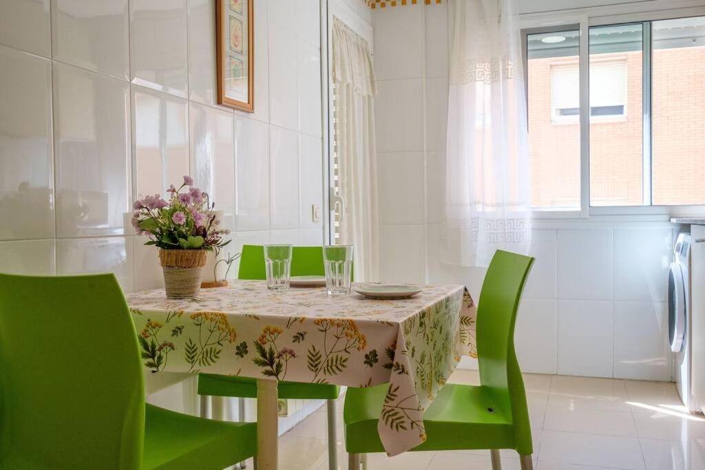 סאלו Apartamento En Complejo Residencial, Con Piscina. מראה חיצוני תמונה